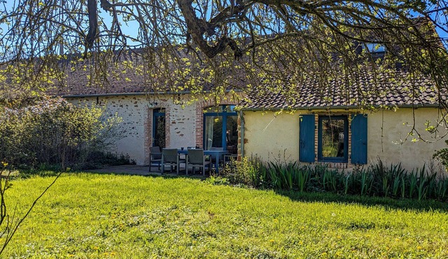 Charming Eco-Renovated 19th Century Cottage in Brenne Nature Park with Garden and Modern Amenities