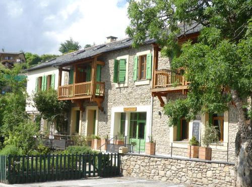 Gîte de Llo - Vue Pyrénées, chambres & PDJ inclus