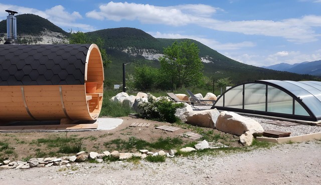 Gîte L'amandière: Holiday Home with Mountain View, Wi-Fi & Air Conditioning