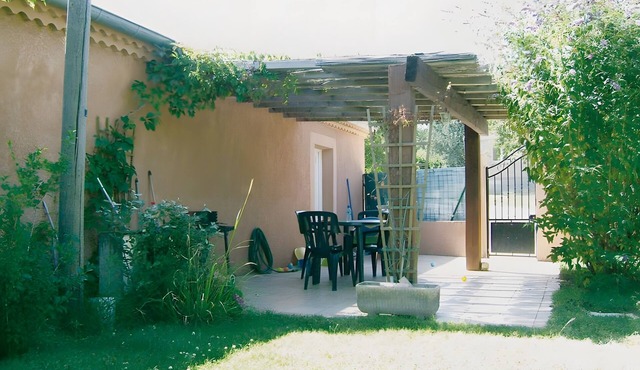 Gîte l'oliveraie – Quiet and Shaded Retreat