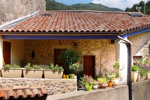 Gîte Le Galta - Maison entiérement équipée, 2 chambres, Bain à remous, terrasse couverte privative près de la DOLCE VIA