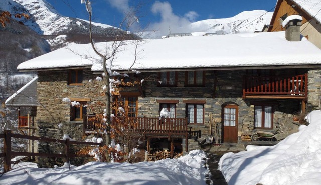 Gîte LES GENTIANES, in ORNON. LE BOURG D'OISANS 12mn away