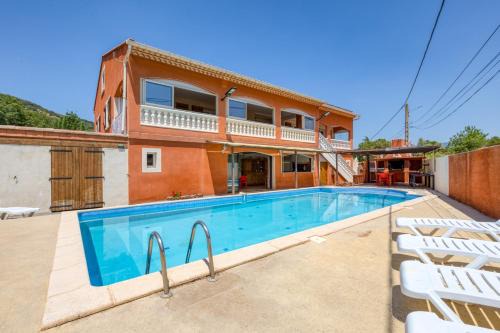 Gite avec piscine 8 à 14 pers.