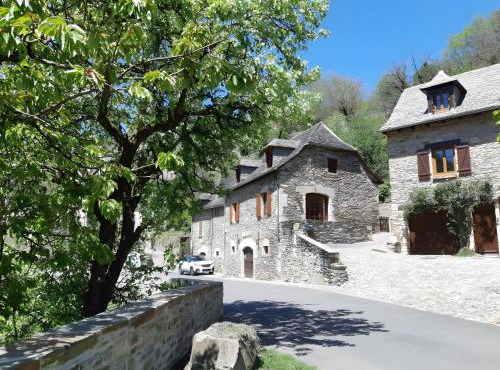 Gite Belcastel -Village d’Exception