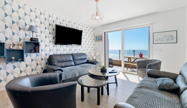 Gîte de la Mer – Stunning Sea View Directly Opposite the Beach