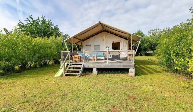 Glamping 'Safarilodge Tent 1 – 5 People' with Private Terrace, Shared Garden & Wi-Fi