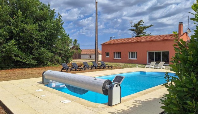 Gorgeous Home In Civrac-En-Médoc With Wifi