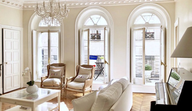 Gorgeous Large Bright 3 Bedroom in Best Location in 6th & 7th arrondissement !