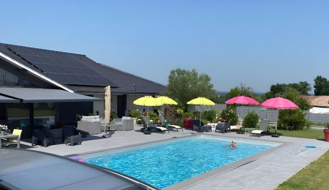 “Grand Comfort Loft” with Pool, 3-Star Rating, Wi-Fi & Air Conditioning