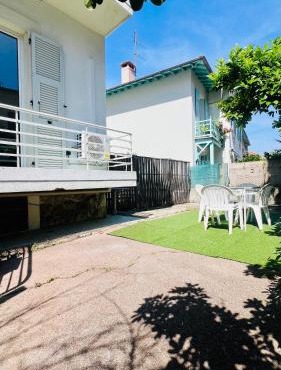 Grand studio dans villa - Emplacement unique - Proche mer - Clim - Grande Terrasse