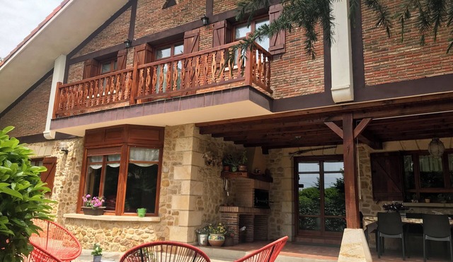 Great location, perfect for groups of 15 people. Private garden with barbecue