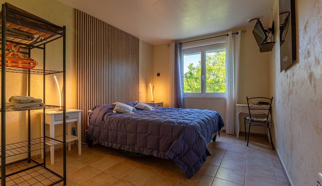 Guest Room Mondon le Haut “Ground Floor Room” with Shared Pool, Terrace & Wi-Fi
