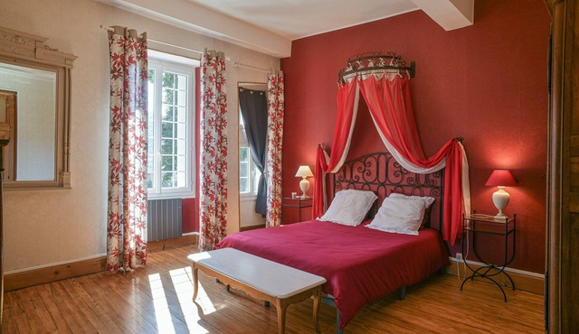 Guest Room “Chambre du Parc”: Mountain View, Shared Terrace, Wi-Fi