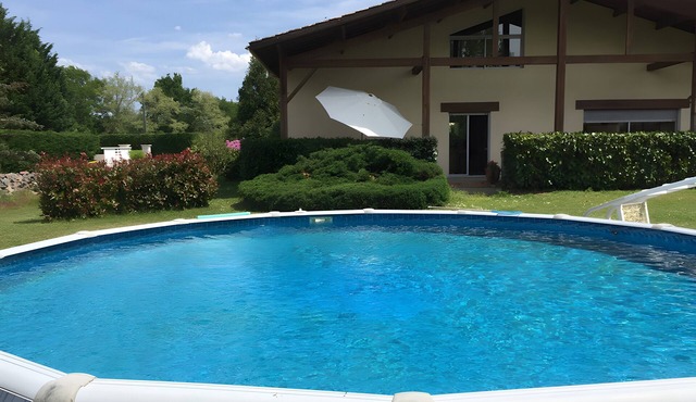 Guest Room 'Chambre du haut' with Shared Pool, Wi-Fi, and Air Conditioning