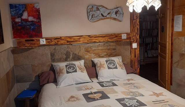 Guest Room 'Chambre Églantine' with Mountain View, Shared Garden and Wi-Fi
