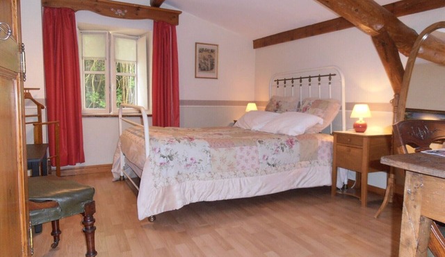 Guest Room “Chambre Rêverie” with Shared Terrace, Garden and Wi-Fi