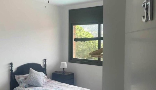 Habitación Individual en una villa a 30 minutos de Barcelona con piscina