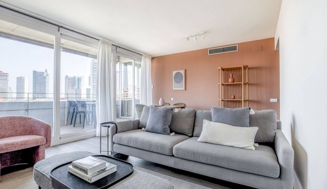 Hip 22@ 2BR w/Balcony, Pool & Gym, by Blueground