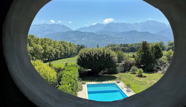 Historic French Country House with Pool & Alpine Views. 17 people- 8 bedrooms