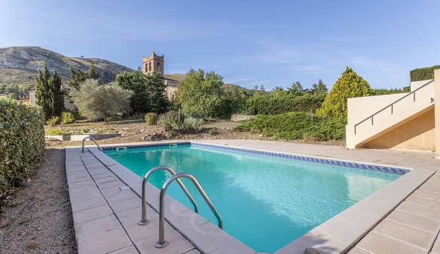 Holiday Home 'Dels Ocells' with Sea View, Shared Pool and Wi-Fi