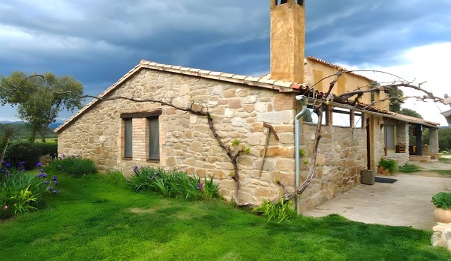 Holiday Home 'El Porxet' with Mountain Views, Shared Pool and Wi-Fi