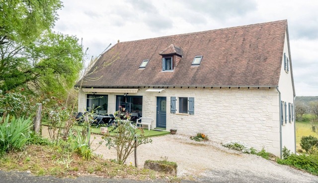 Holiday Home "Gite Chez Léontine" with Private Terrace, Wi-Fi and Air Conditioning