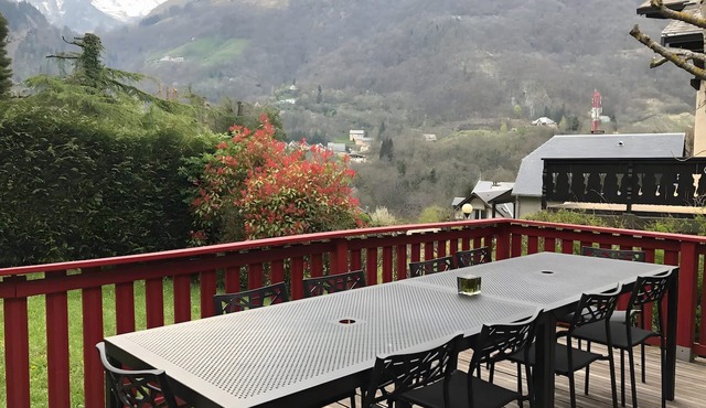 Holiday Home 'L'escale Cauterets' with Mountain View, Private Terrace and Wi-Fi