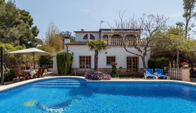 Holiday Home 'Villa Gessami' with Mountain View, Pool & Wi-Fi