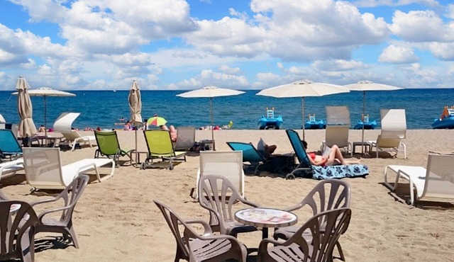 Homerez - 30 m away from the beach! Apartment for 4 ppl. at Sainte-Marie-la-Mer