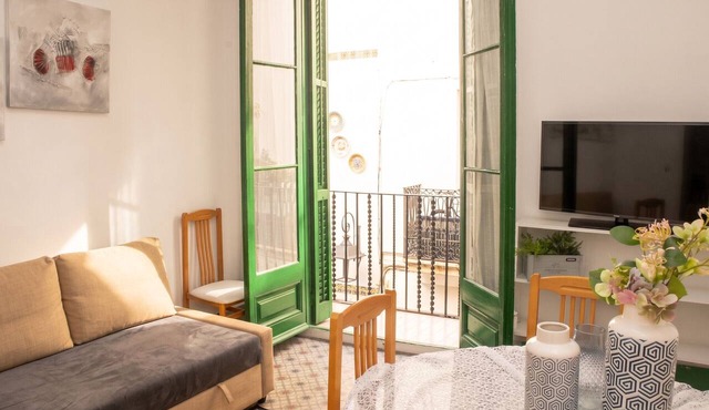 Homerez - Bright Apartment in Sitges with Balcony