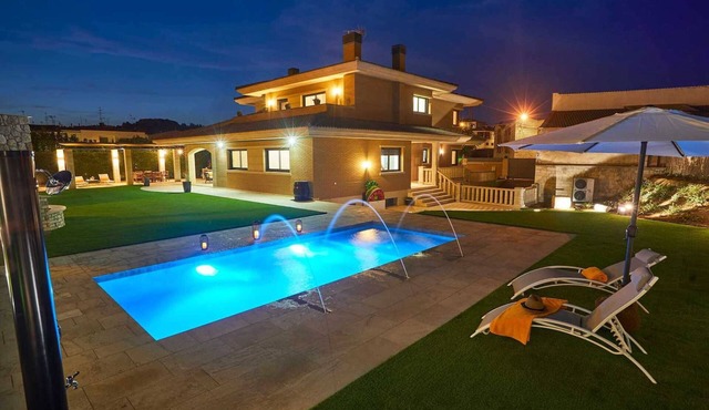 Homerez - Spacious Villa in Vinaixa with Pool and Jacuzzi