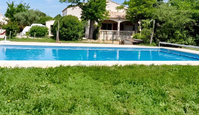 Homerez - Villa in Aimargues