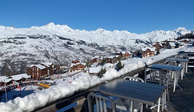 Hotel* Restaurant & Bar in the heart of Peisey-Vallandry at the foot of the slopes