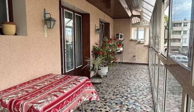 House apartment near Lyon and Parc des oiseaux.