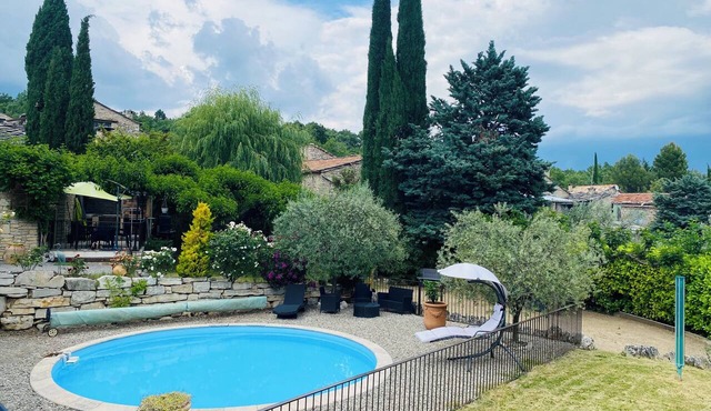 House for 8 people with a pool: "A Provençal Getaway in the Shade of the Mulberry Tree"