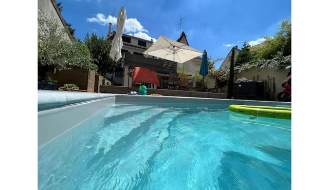 House with Pool & Sauna 5 min from the metro
