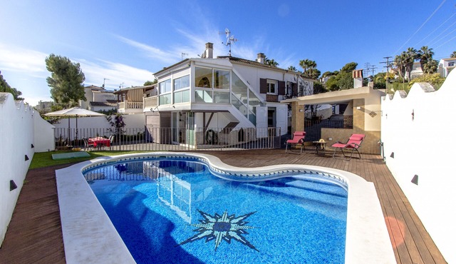House with private pool, close to the beach and Barcelona (pet friendly)