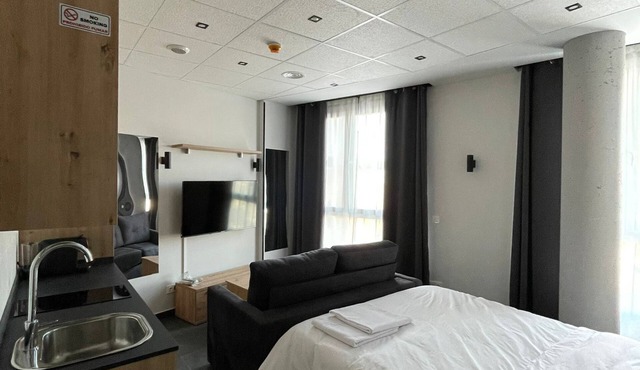 Ideal Studio: Between Madrid, Toledo and Warner Park 4.4
