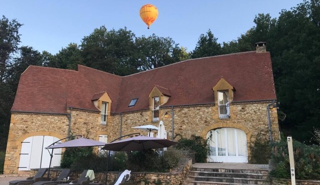 Infinity Pool & Hot Tub Chateau Villa overlooking Dordogne