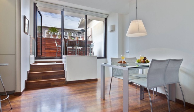 Inside Barcelona Apartments Mercat