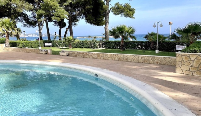 INTERNATIONAL APARTBEACH FRONT OF THE BEACH AND POOLS