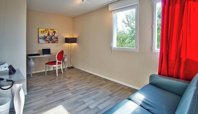 Inviting Family Escape | 5.2 Miles to Place Patxa City Gatherings