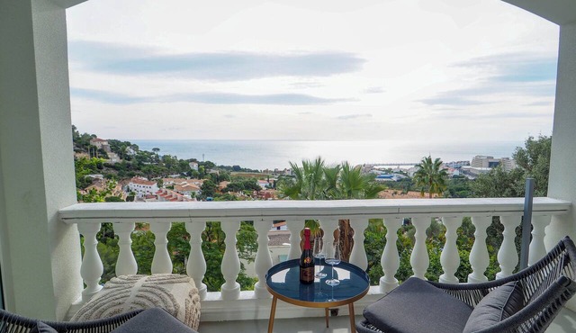 Jade Suite by Hello Homes Sitges