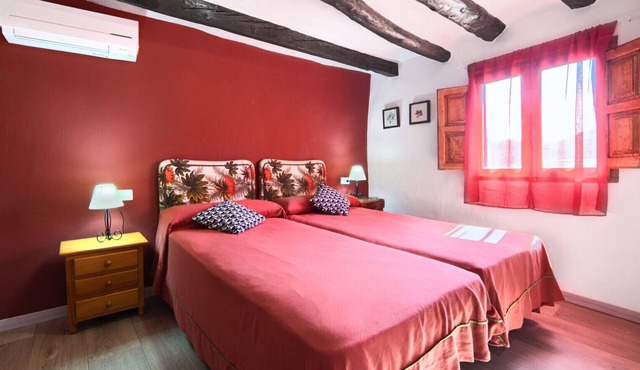 Junior Suite-Private Bathroom-Mountain view-Roja
