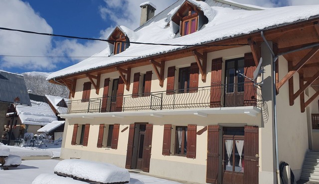 Just 5 minutes from the Domaine des Sybelles! Fully equipped apartment.