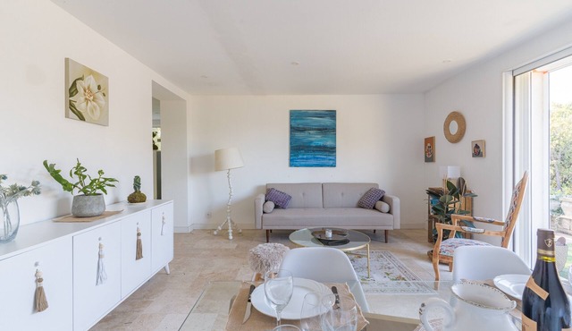La Bastidonne: Peaceful Retreat with Private Pool in the Heart of the Luberon