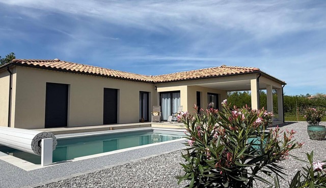 La Lézardière House with swimming pool in Ruoms, close to nature and rivers