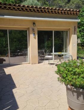 La Laghetanne, idéalement située entre Nice et Monaco Maison Indépendante Voiture indispensable