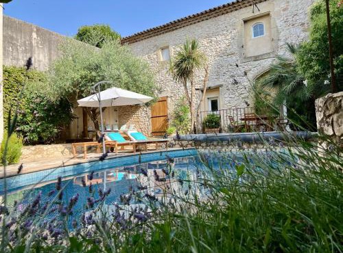 La Maison Des Autres, piscine chauffée, chambres d'hôtes, proche d'Uzès, Nîmes, Pont du Gard, Alès