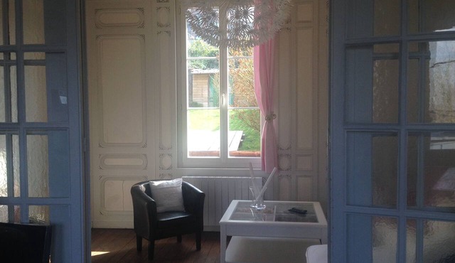 La Roseraie: large 2-room apartment with 200 sq.m garden in the heart of Honfleur